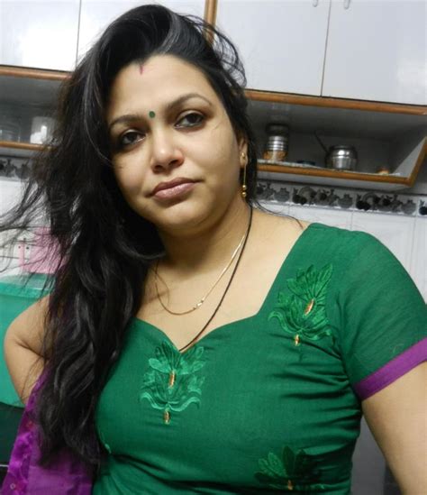 hot bhabhi xxx pic|Bhabhi Nude Pics